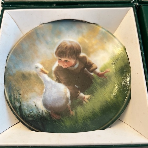 Set of 5 Donald Zolan Mini Collector Plates of Children - Picture 2 of 7